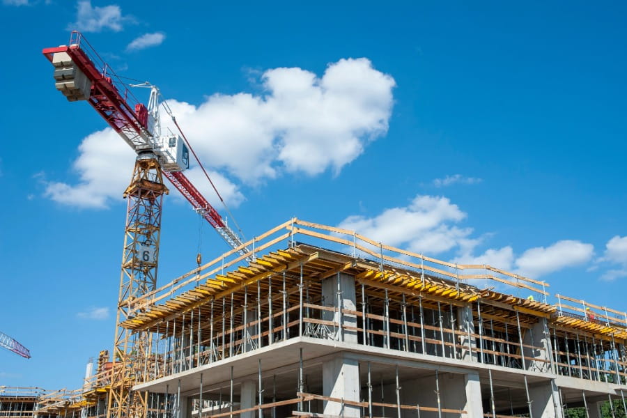 construcción de infraestructura física con cumplimiento normativo